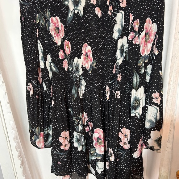 Ricki's Black and Pink Floral Blouse with stretch- nice bell sleeves / neckline - Picture 7 of 8